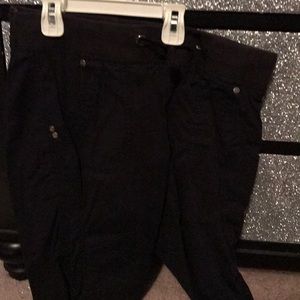Black stretchy capris